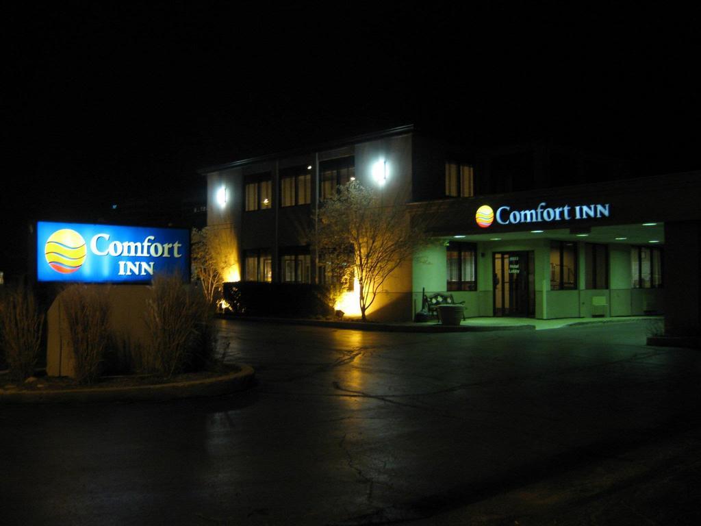 Rodeway Inn Скоки Екстериор снимка