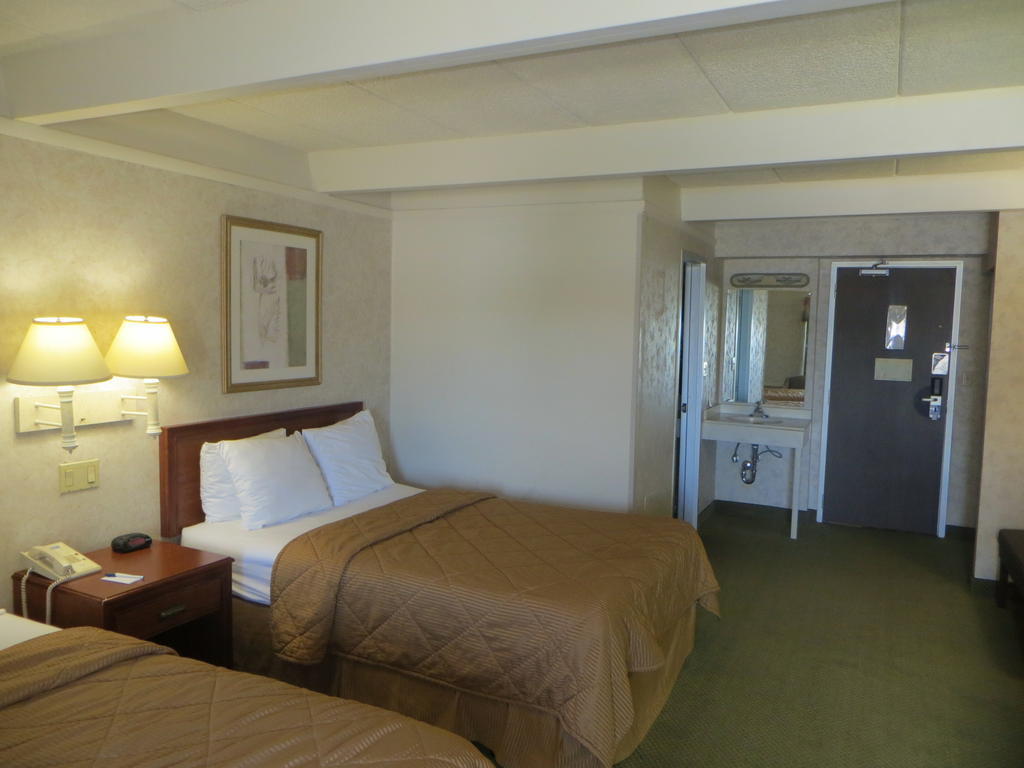 Rodeway Inn Скоки Стая снимка